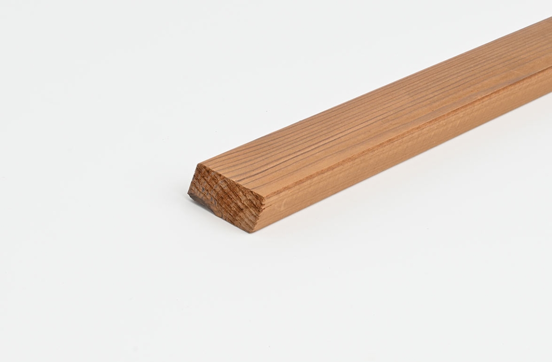 Produktprøve ThermoWood Fyr dekorativ liste, KEF C2